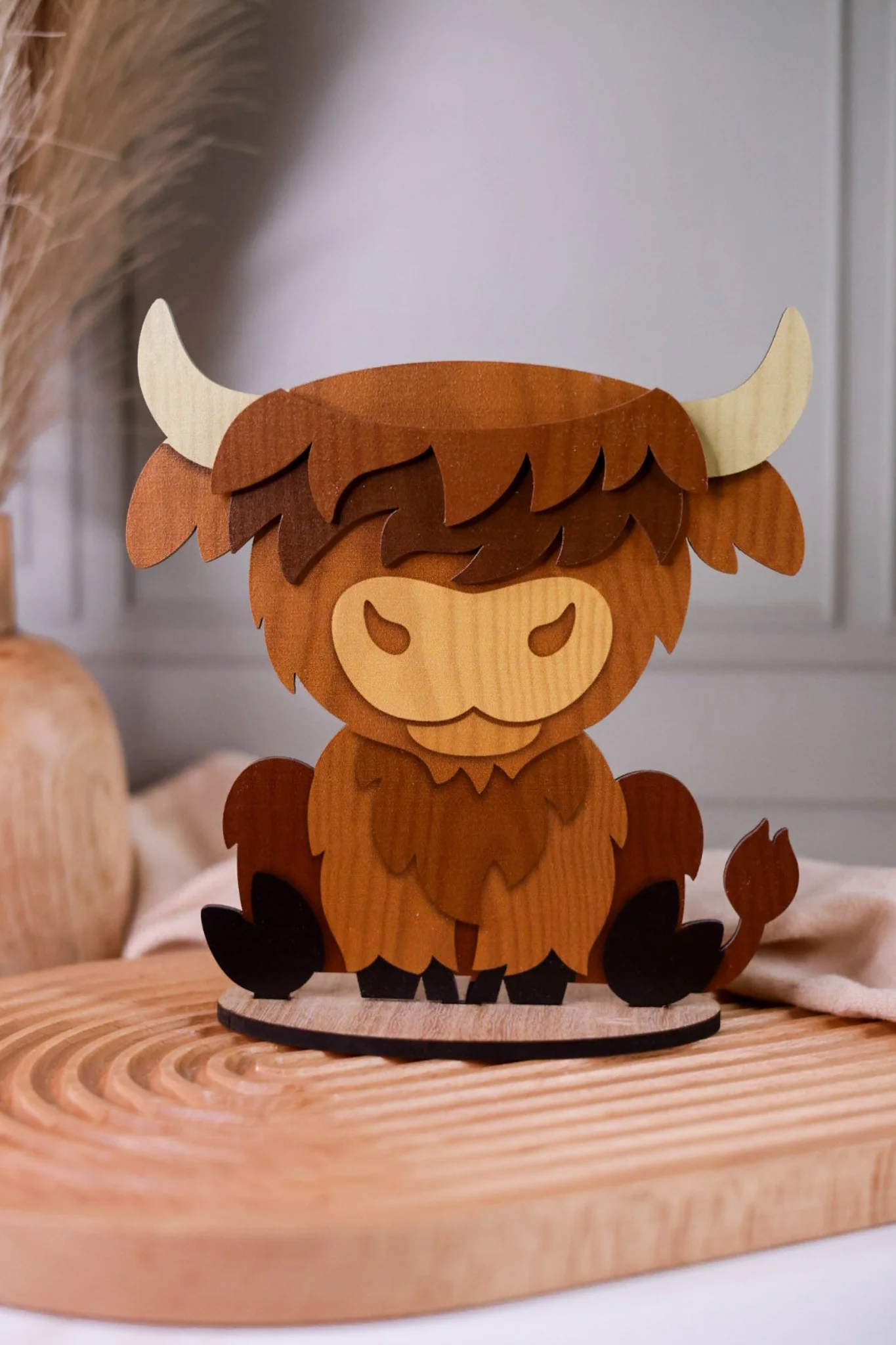 10" Highland Cow Wooden Hanger With Seasonal Hats - Image 3