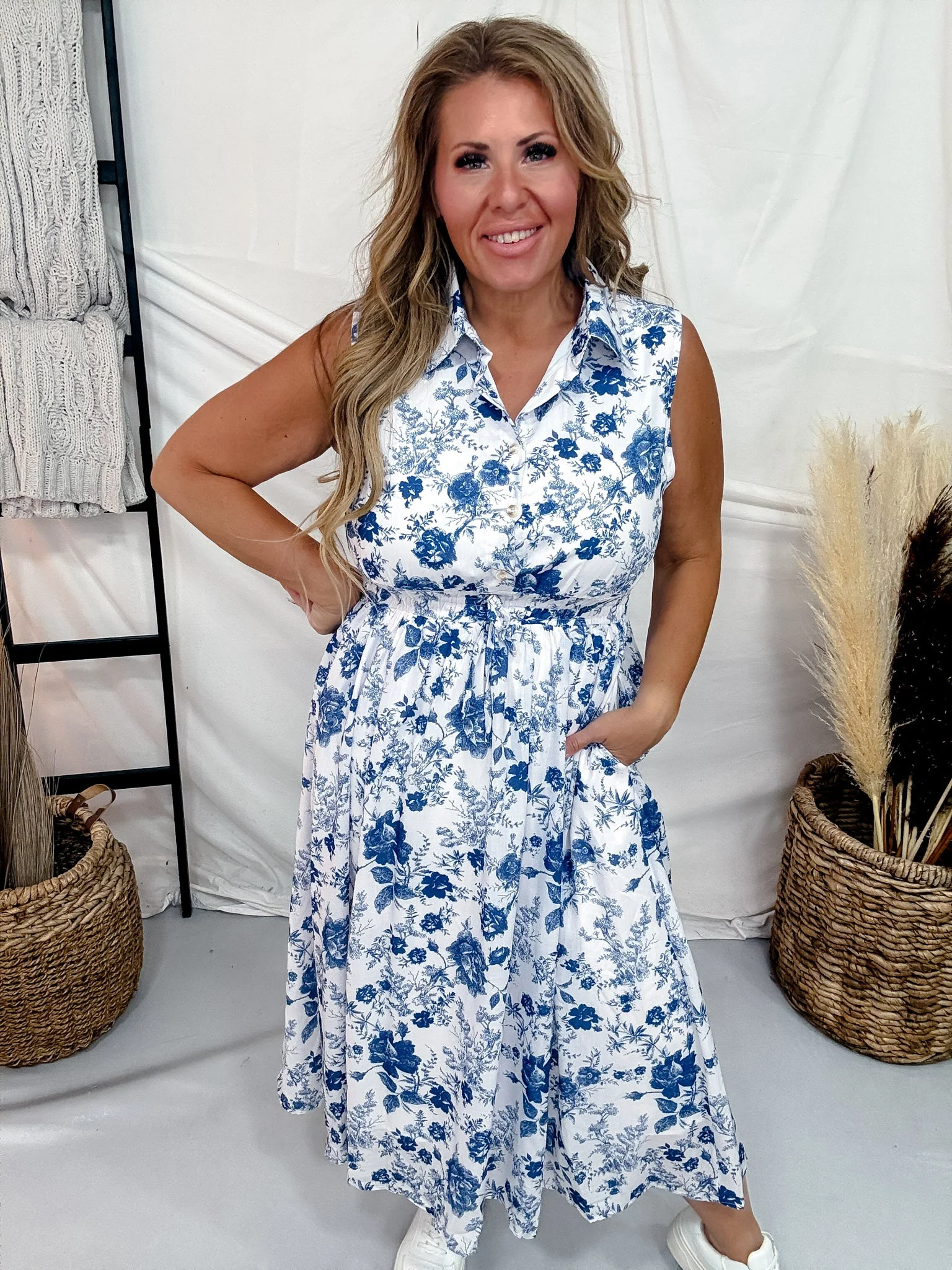 Blue & White Floral Print Sleeveless Midi Dress - Image 4