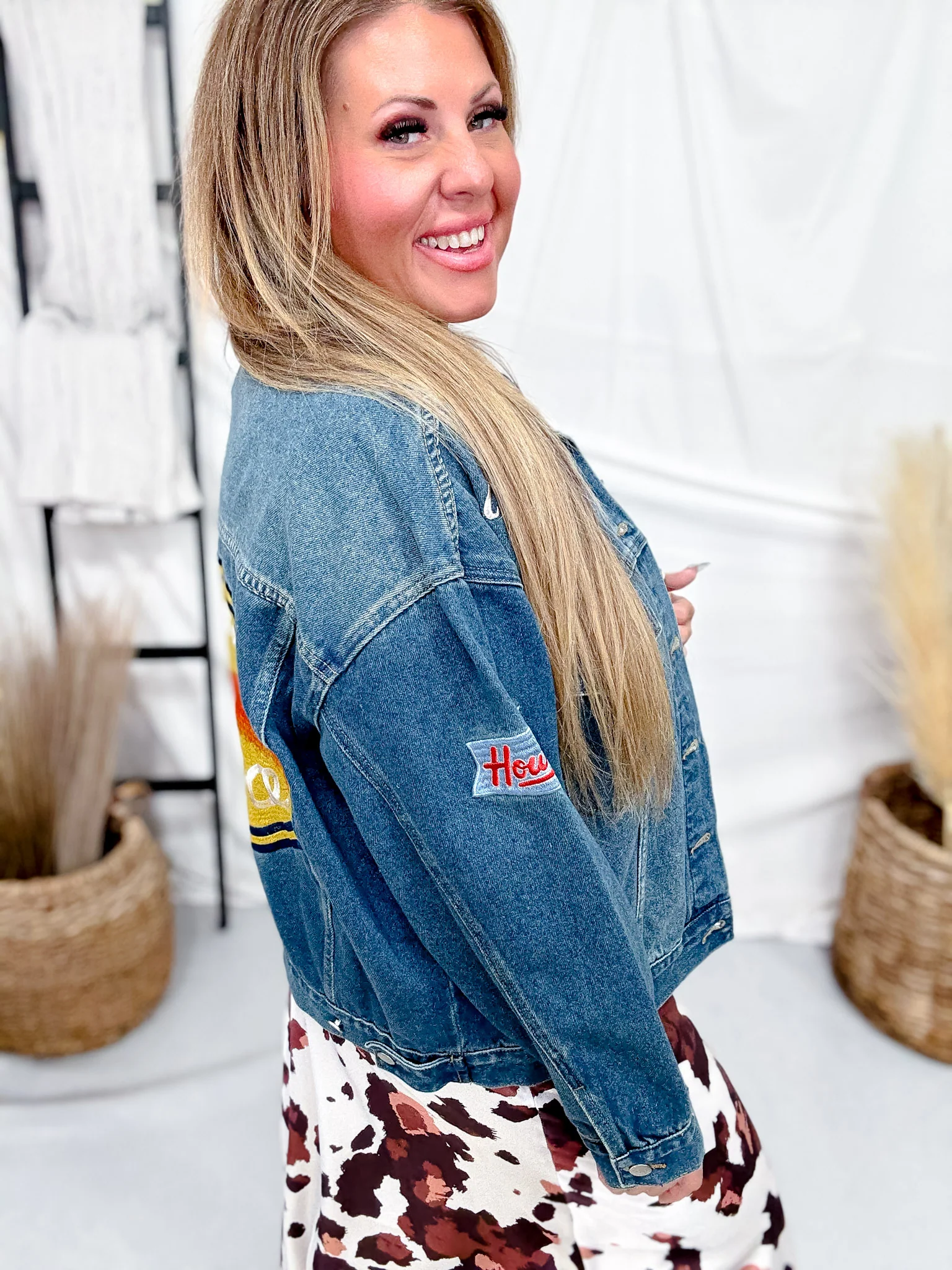 Classic Blue Denim Jacket With Western Embroidery - Image 4