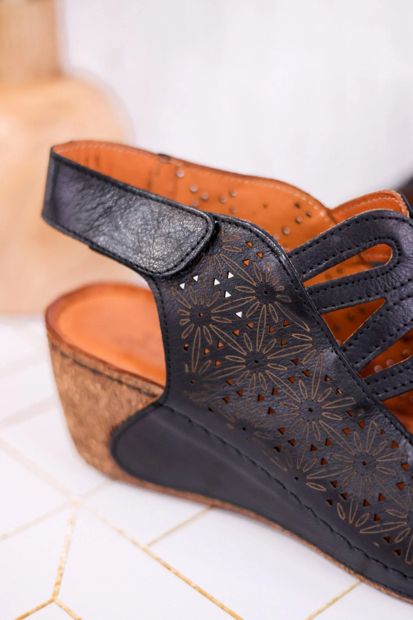 Innocencia Black Leather Wedge Sandals - Image 4