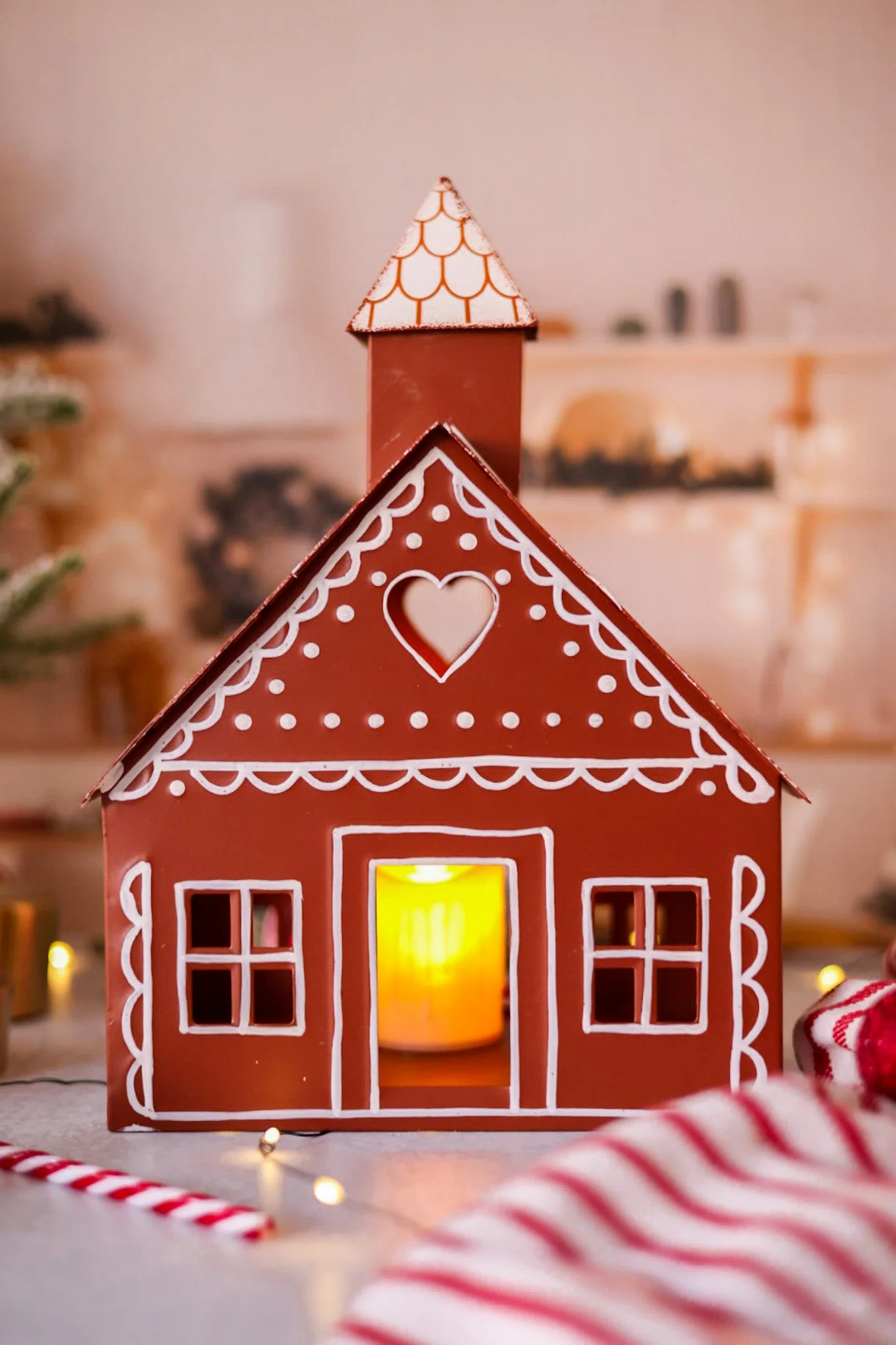 Metal Light Up Gingerbread House FINAL SALE - Image 4