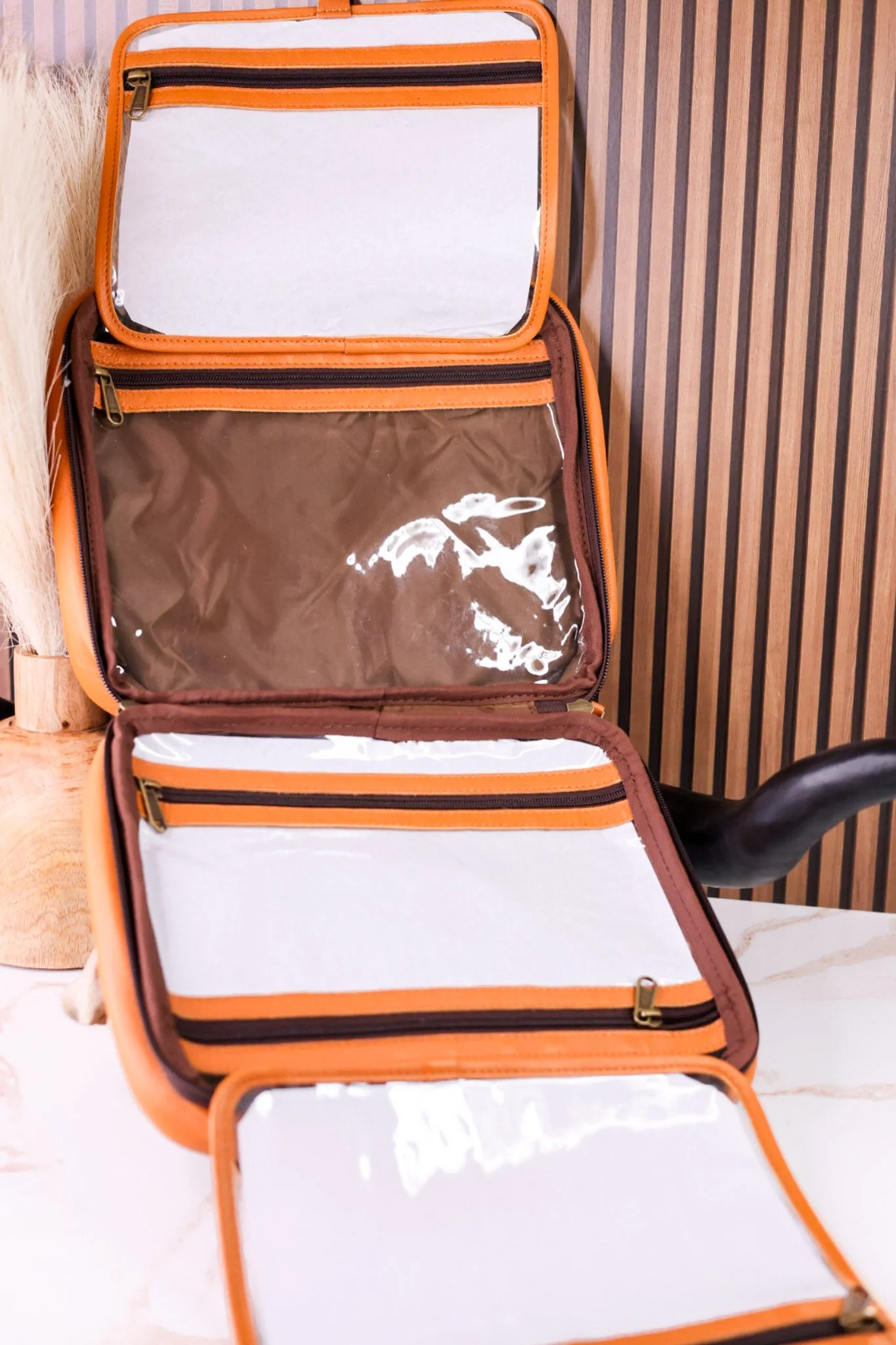 Tan Hairon Leather Hanging Travel Toiletries Bag - Image 7